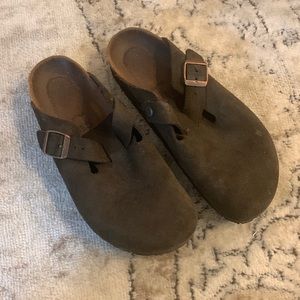 EUC Birkenstock clog, dark brown women’s 39/9
